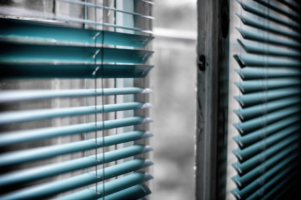 Blinds vs Shades: An In-depth Comparison Guide to Window Treatments