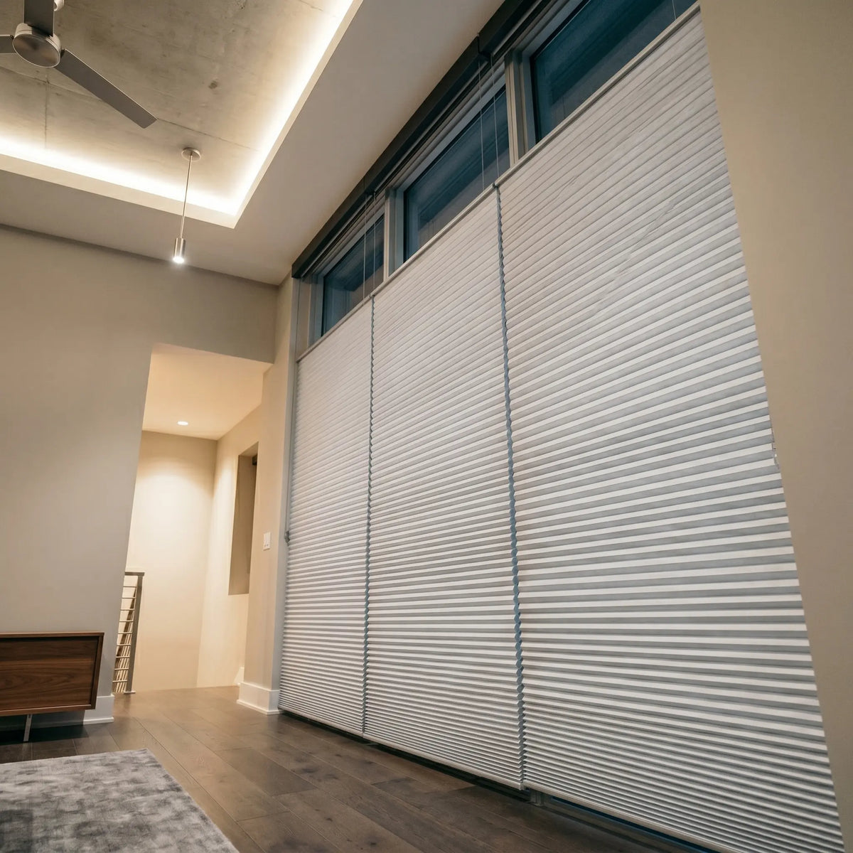 A calm living space featuring Creamy White 1 2 Inch Budget Single Cell Blackout Cordless Top Downbottom Up Shades, allowing you to block out the sun and adjust the view effortlessly.